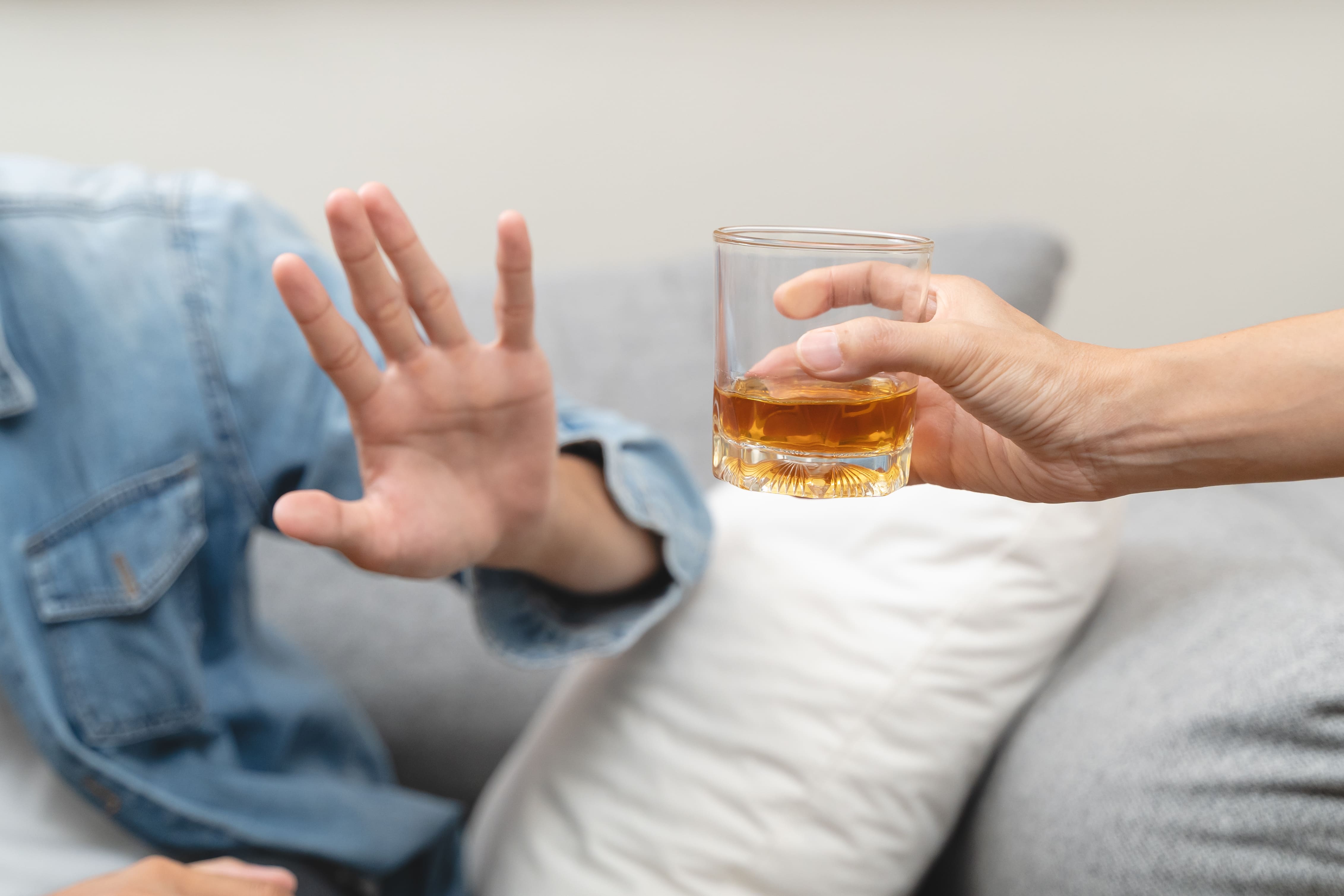 SIBO y alcohol: qué pasa si tomas cerveza o vino