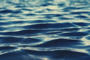 ¡Mójate! 4 beneficios del agua de mar para tu salud